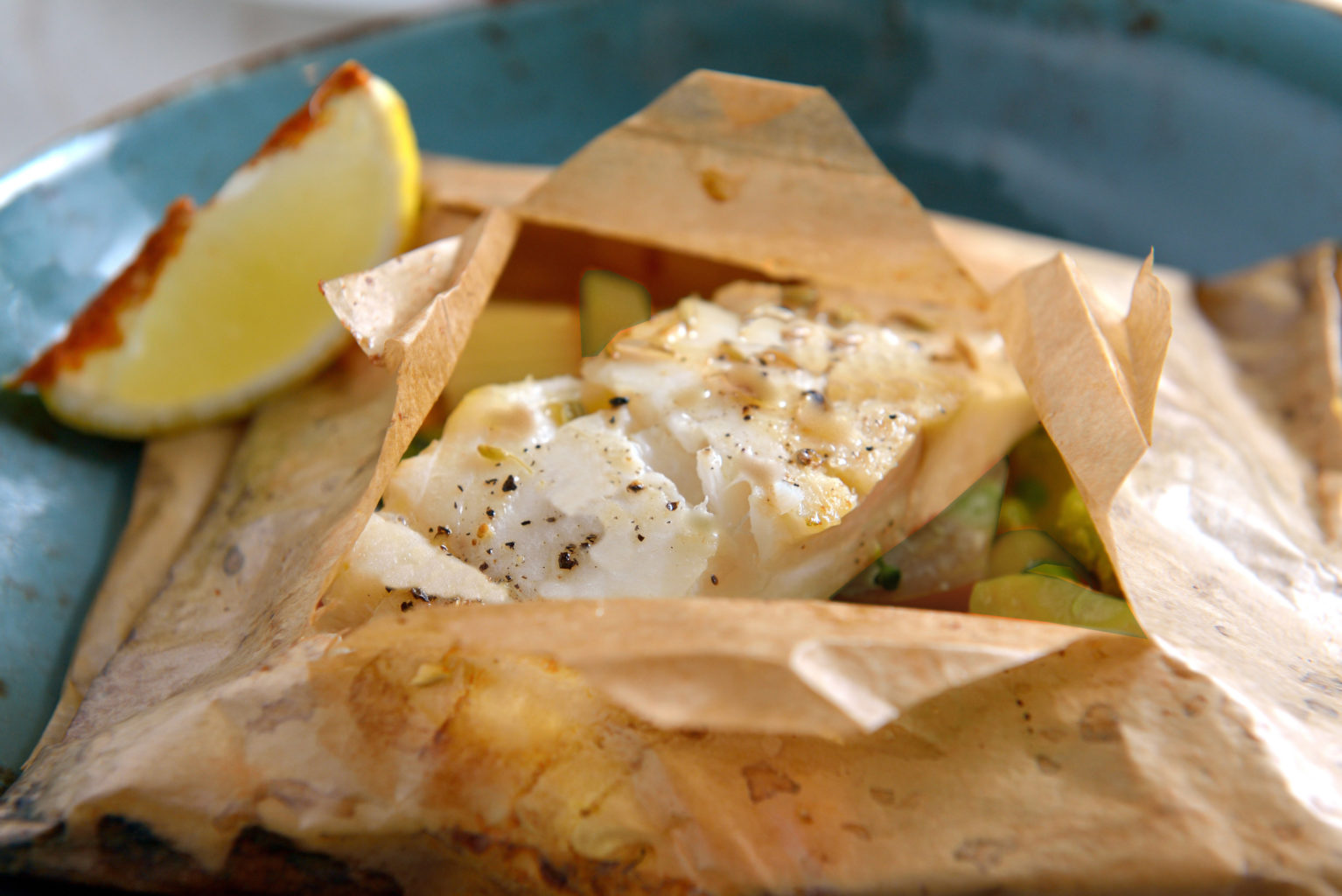 Sea bass with onions and peppers - Eleon